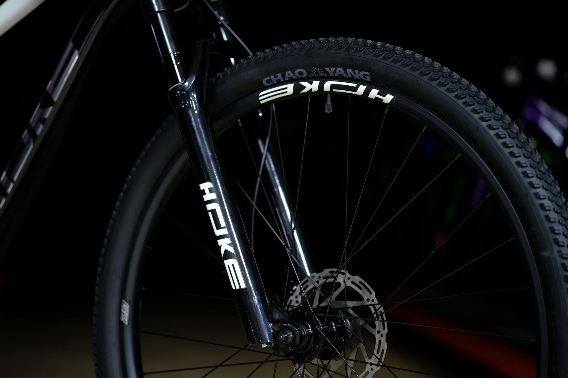 Обод 29 двойной усиленный ширина 30 mm, втулки алюминиевые на промах эксцентрики WZ-282
 HOKE 7 Way 29 HD матовый чёрный 23